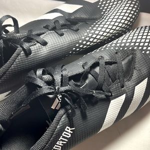 Barely been worn predator size 8 men’s cleats soccer cleats boots black white.